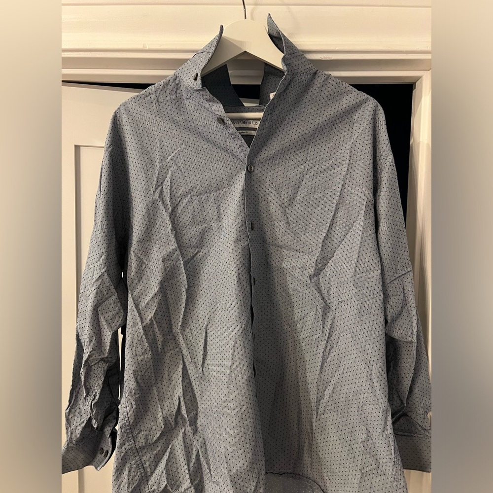 Calvin Klein dress shirt men’s large. Great condition.
